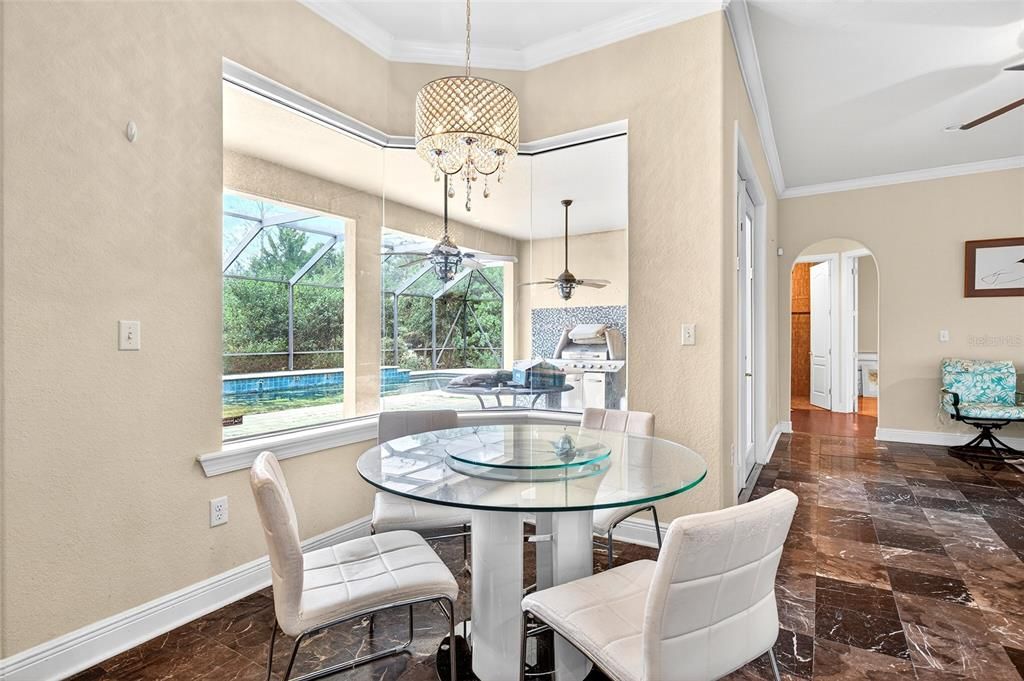 На продажу: $750,000 (6 спален, 3 ванн, 4350 Квадратных фут)