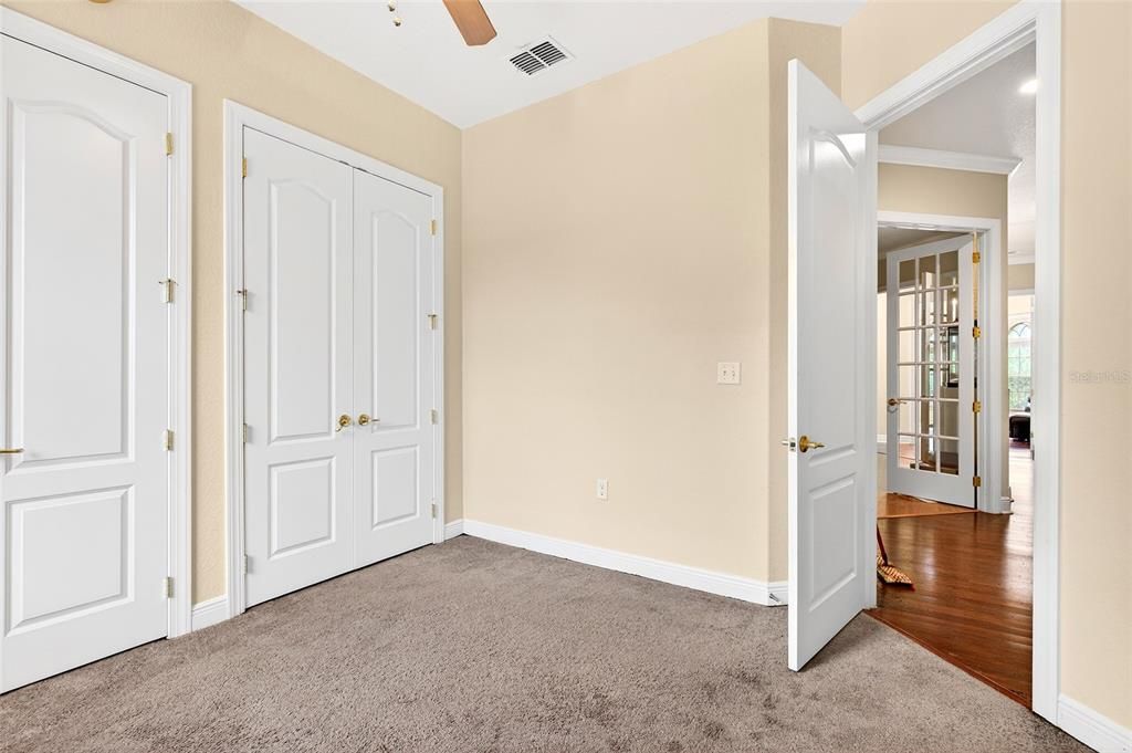 На продажу: $750,000 (6 спален, 3 ванн, 4350 Квадратных фут)