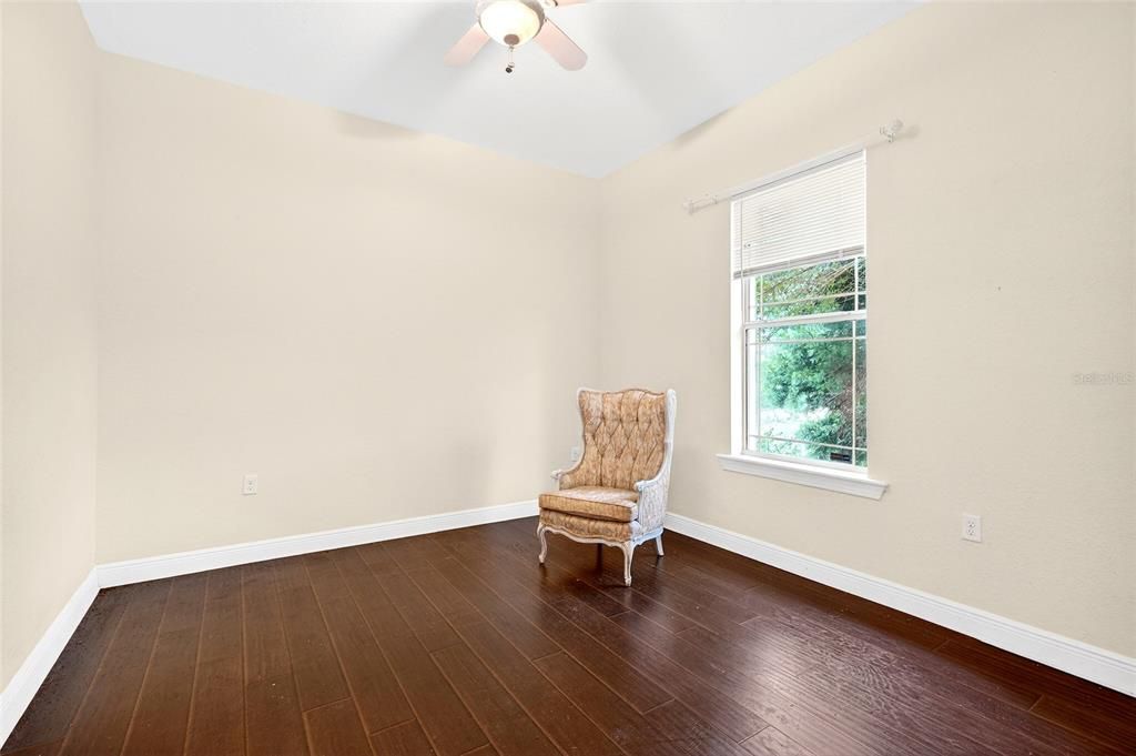 На продажу: $750,000 (6 спален, 3 ванн, 4350 Квадратных фут)