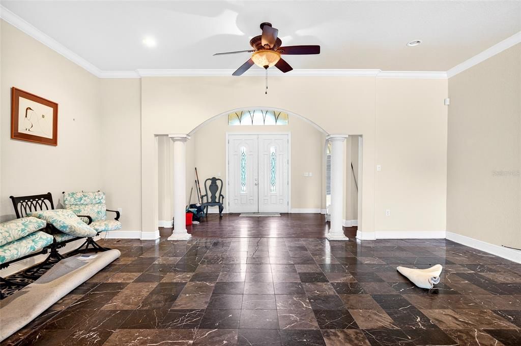 На продажу: $750,000 (6 спален, 3 ванн, 4350 Квадратных фут)