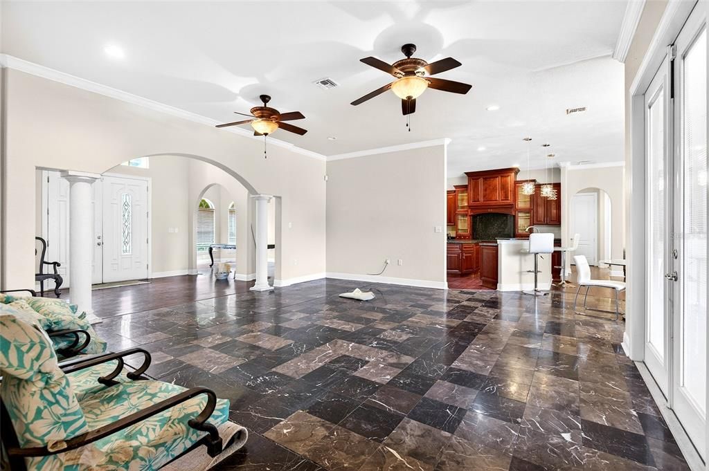 На продажу: $750,000 (6 спален, 3 ванн, 4350 Квадратных фут)