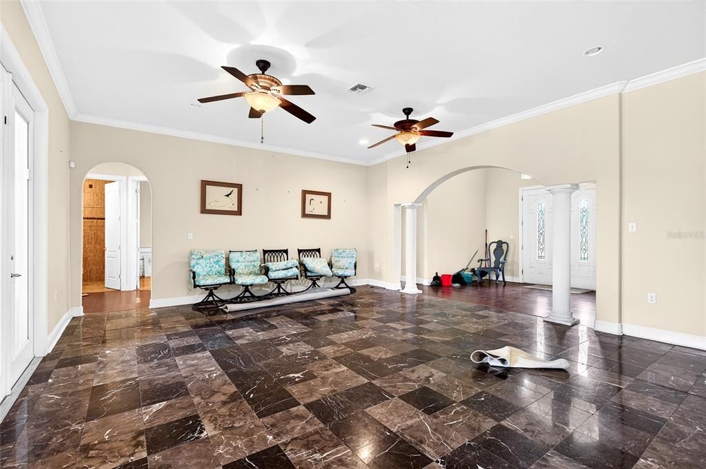 На продажу: $750,000 (6 спален, 3 ванн, 4350 Квадратных фут)