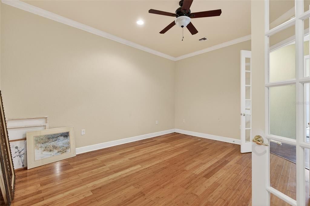 На продажу: $750,000 (6 спален, 3 ванн, 4350 Квадратных фут)