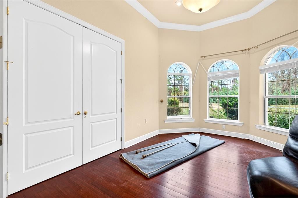 На продажу: $750,000 (6 спален, 3 ванн, 4350 Квадратных фут)