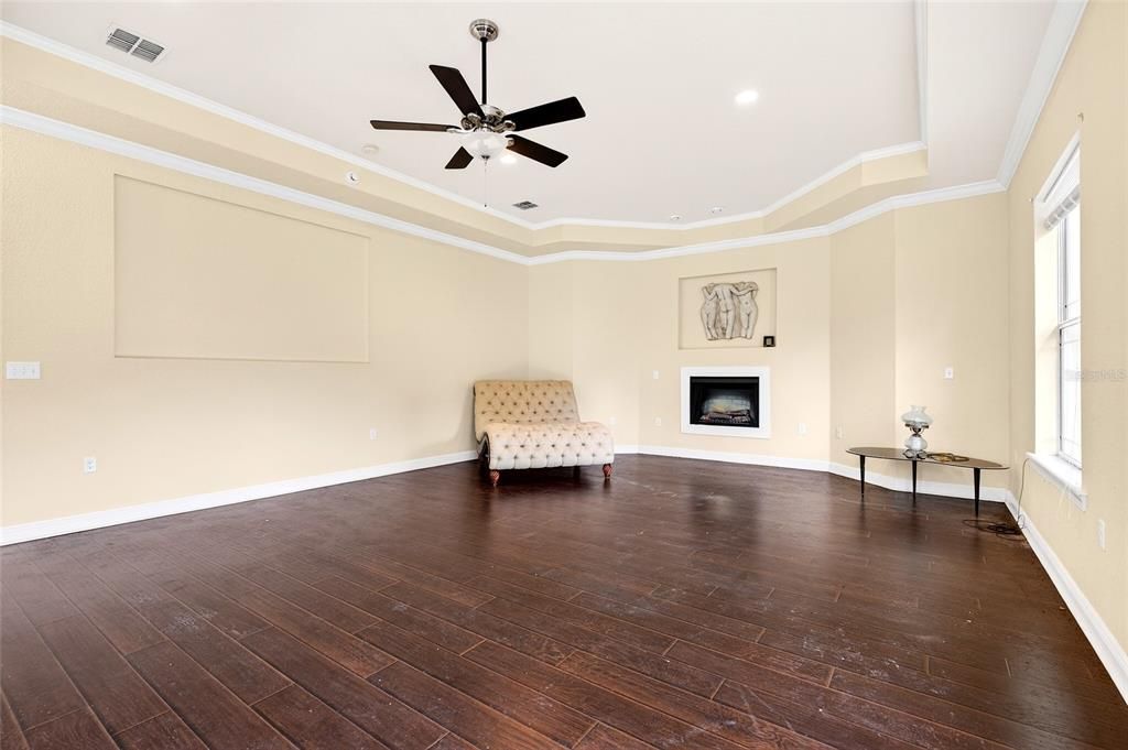 На продажу: $750,000 (6 спален, 3 ванн, 4350 Квадратных фут)