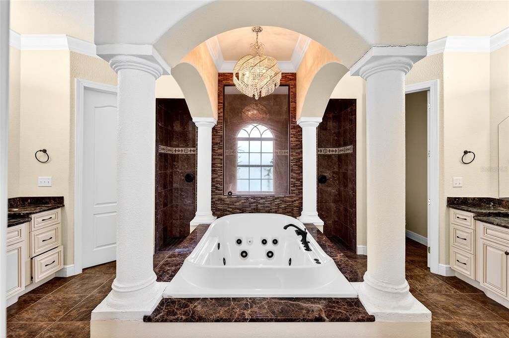 На продажу: $750,000 (6 спален, 3 ванн, 4350 Квадратных фут)