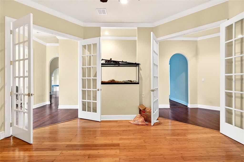 На продажу: $750,000 (6 спален, 3 ванн, 4350 Квадратных фут)