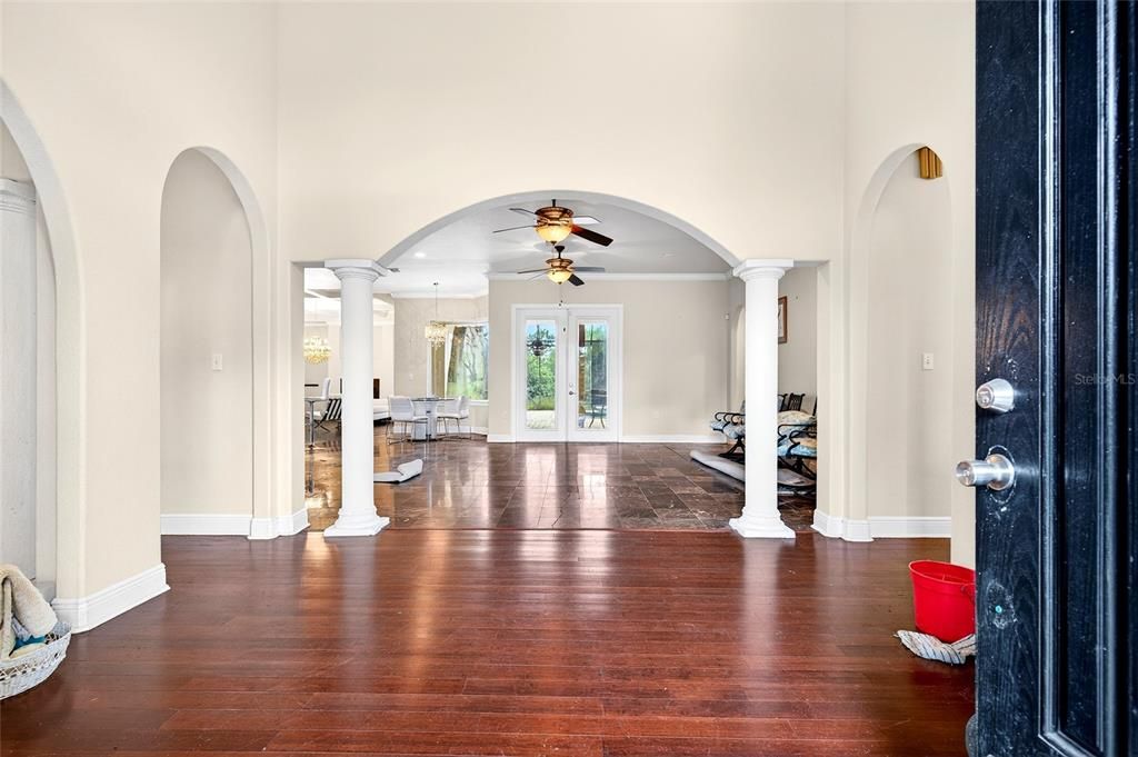 На продажу: $750,000 (6 спален, 3 ванн, 4350 Квадратных фут)