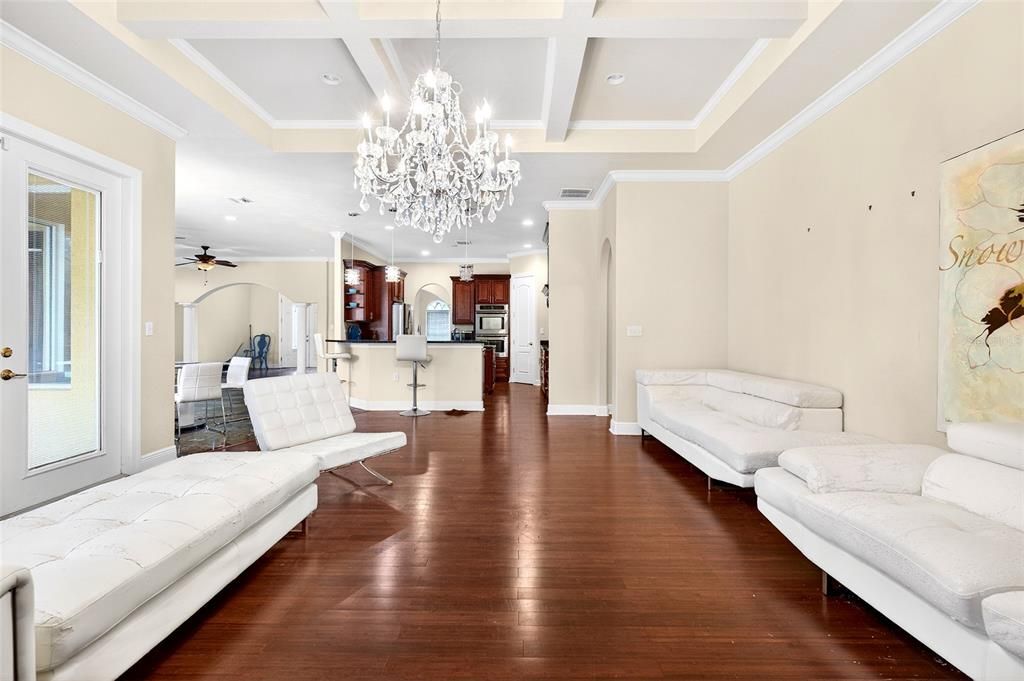 На продажу: $750,000 (6 спален, 3 ванн, 4350 Квадратных фут)