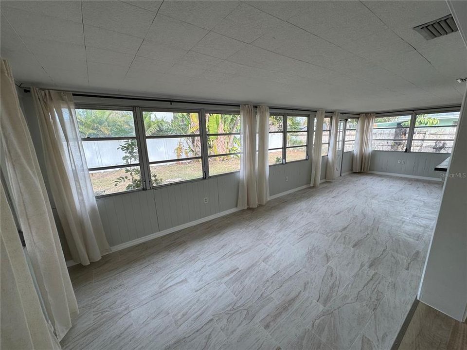 В аренду: $2,499 (3 спален, 2 ванн, 1568 Квадратных фут)