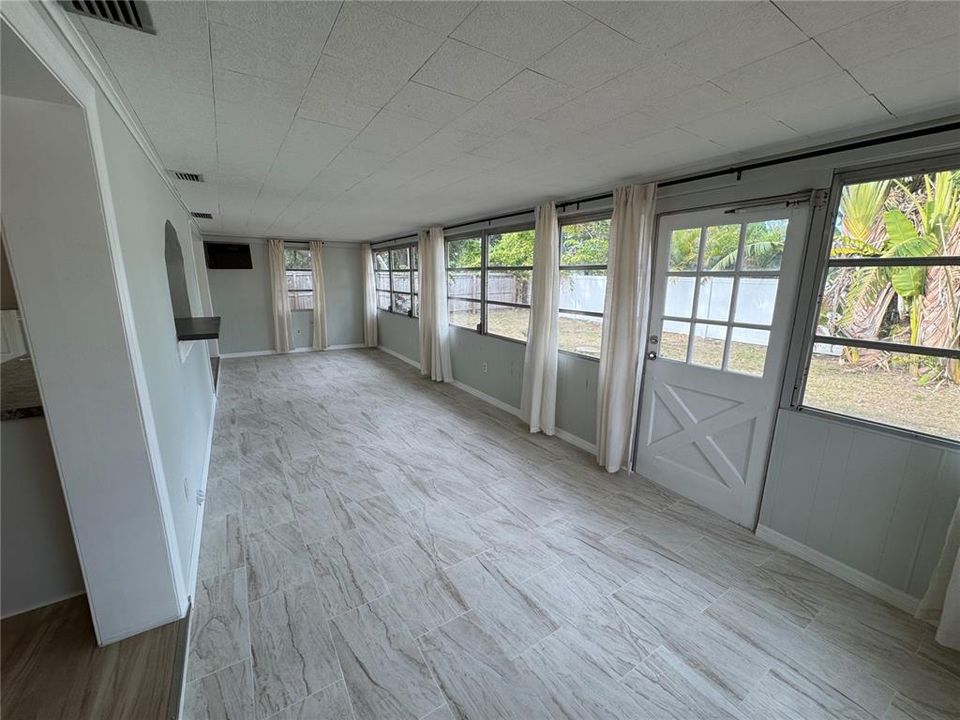 В аренду: $2,499 (3 спален, 2 ванн, 1568 Квадратных фут)