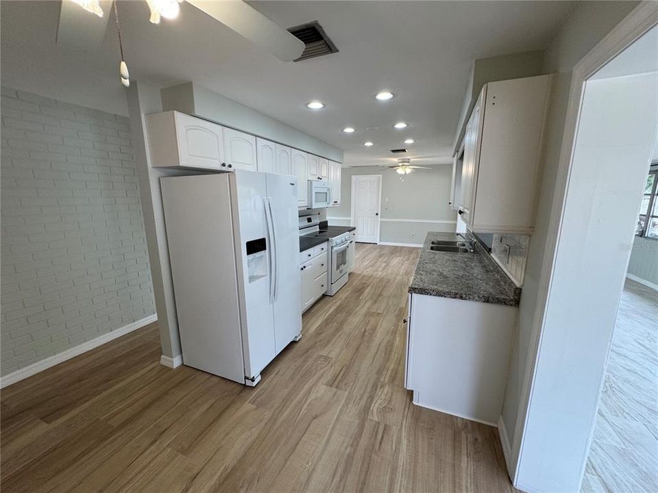 В аренду: $2,499 (3 спален, 2 ванн, 1568 Квадратных фут)