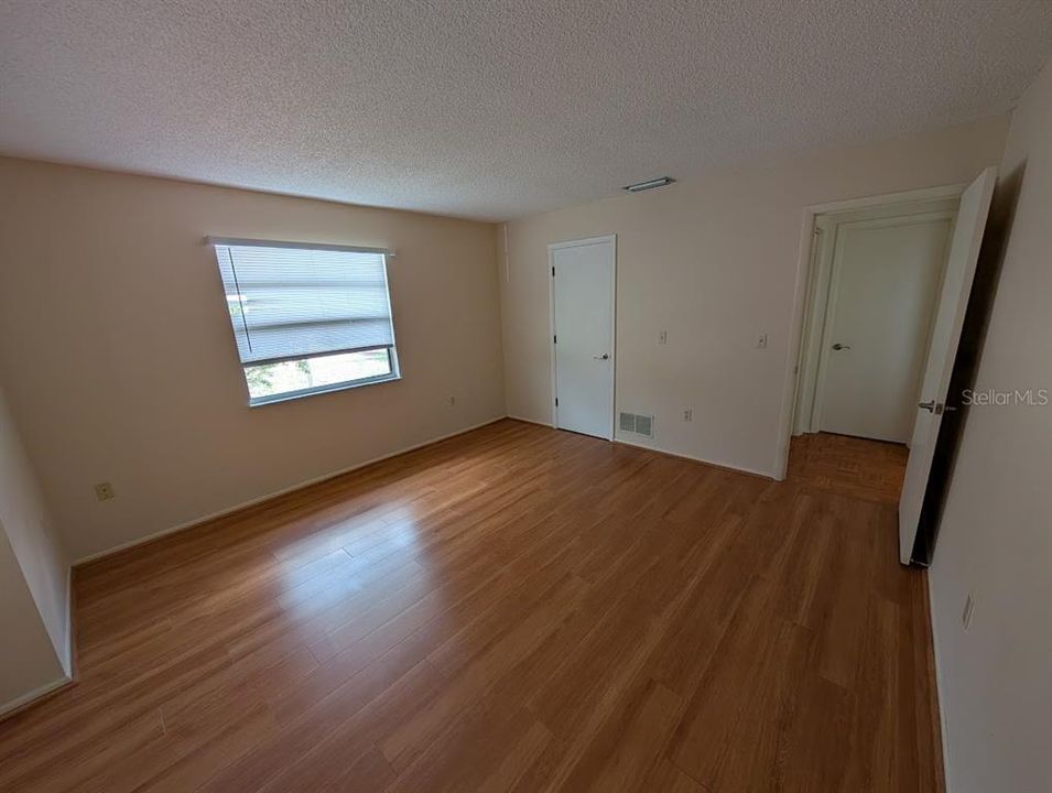 出租: $1,900 (2 贝兹, 2 浴室, 1483 平方英尺)