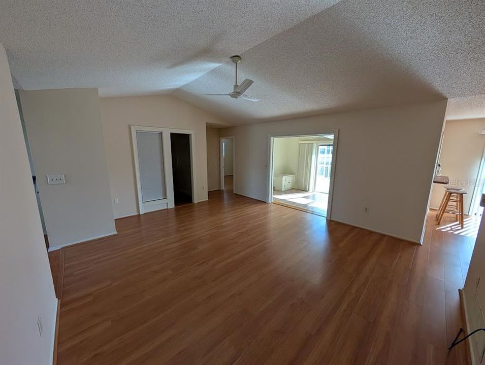 出租: $1,900 (2 贝兹, 2 浴室, 1483 平方英尺)