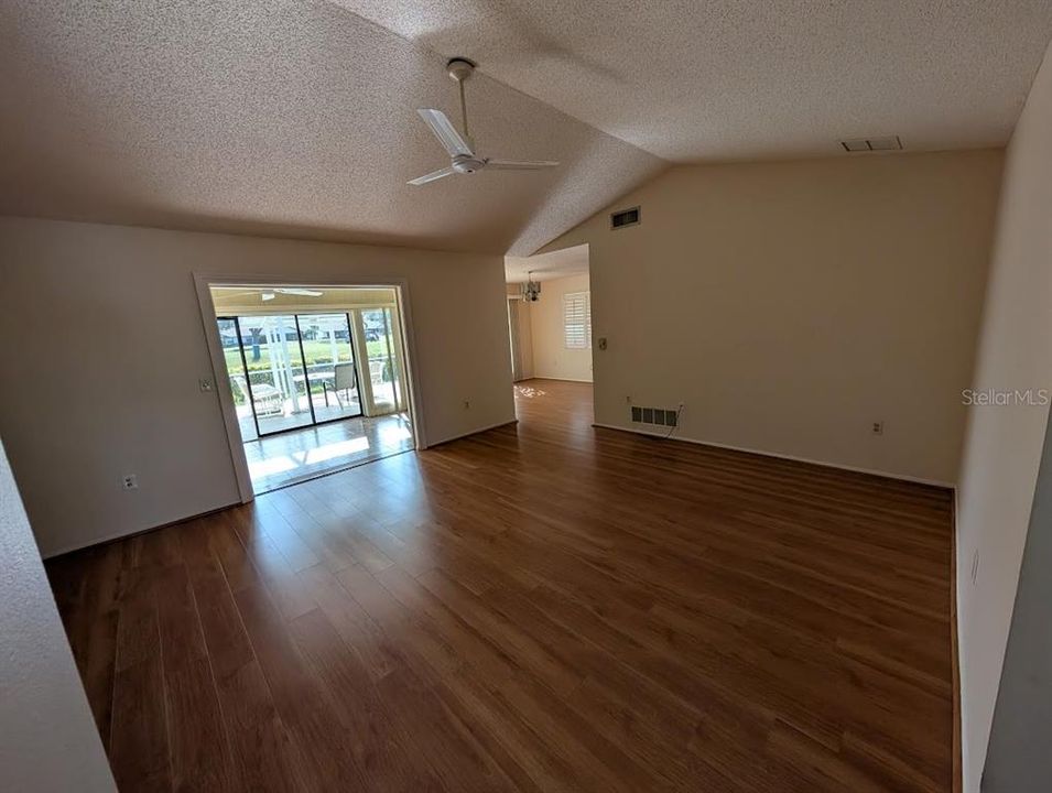 出租: $1,900 (2 贝兹, 2 浴室, 1483 平方英尺)