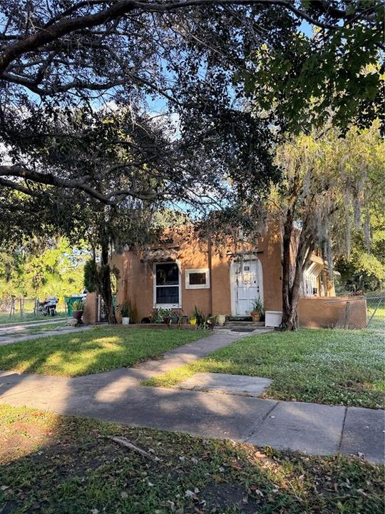 For Rent: $2,500 (3 beds, 1 baths, 1097 Square Feet)