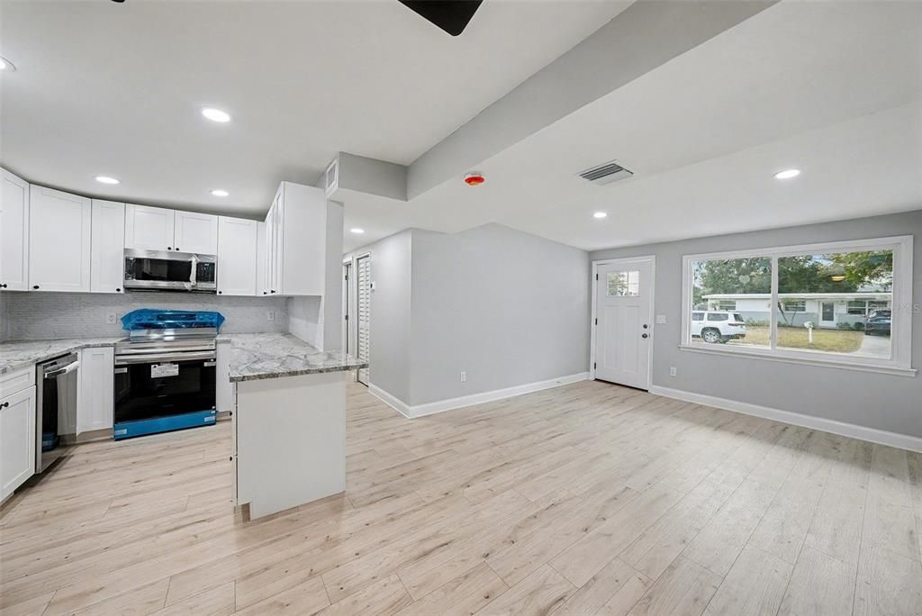 На продажу: $475,000 (4 спален, 2 ванн, 1844 Квадратных фут)