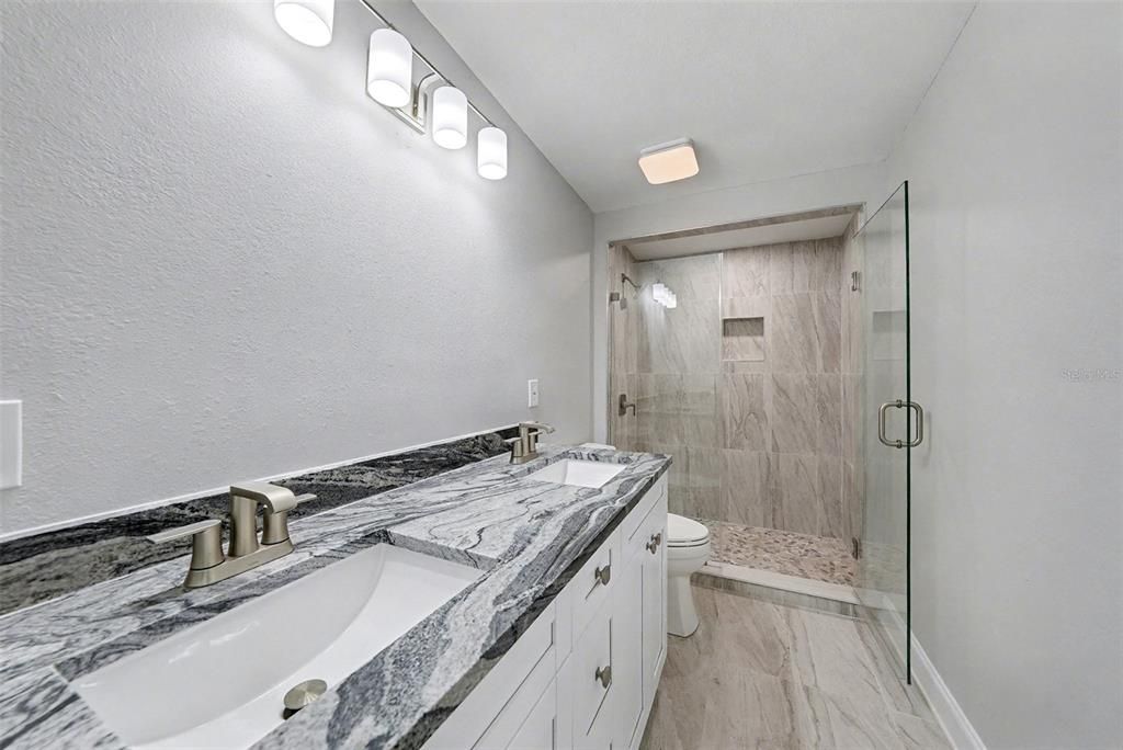 На продажу: $475,000 (4 спален, 2 ванн, 1844 Квадратных фут)