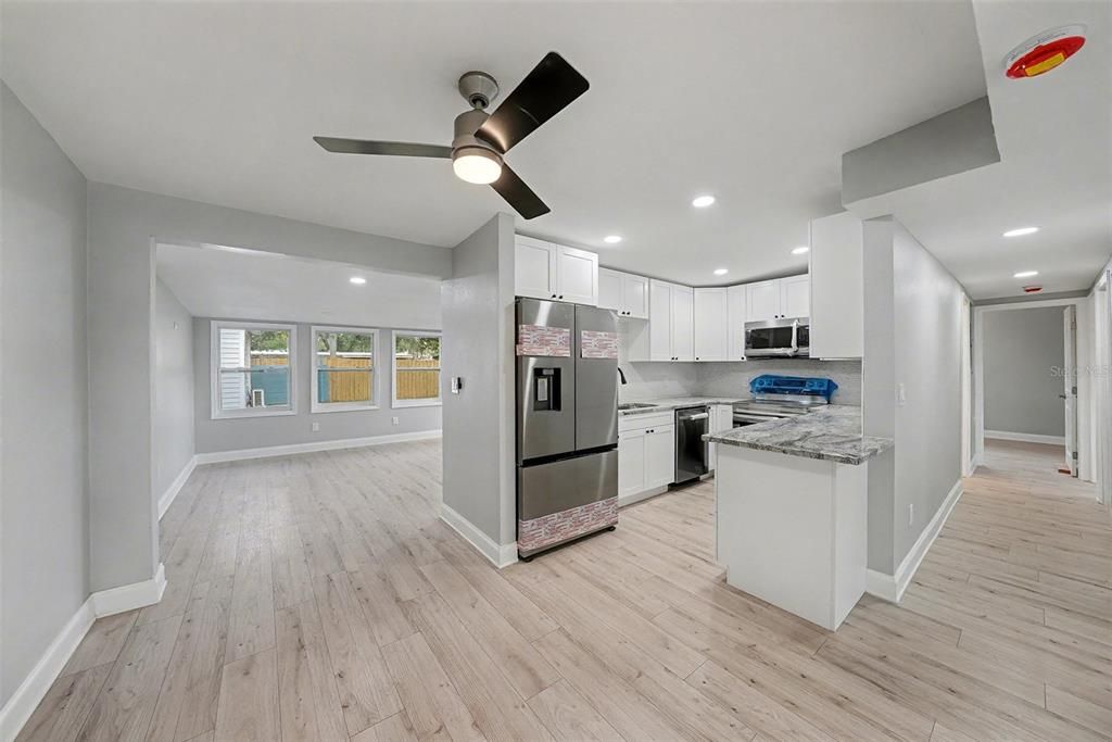 На продажу: $475,000 (4 спален, 2 ванн, 1844 Квадратных фут)