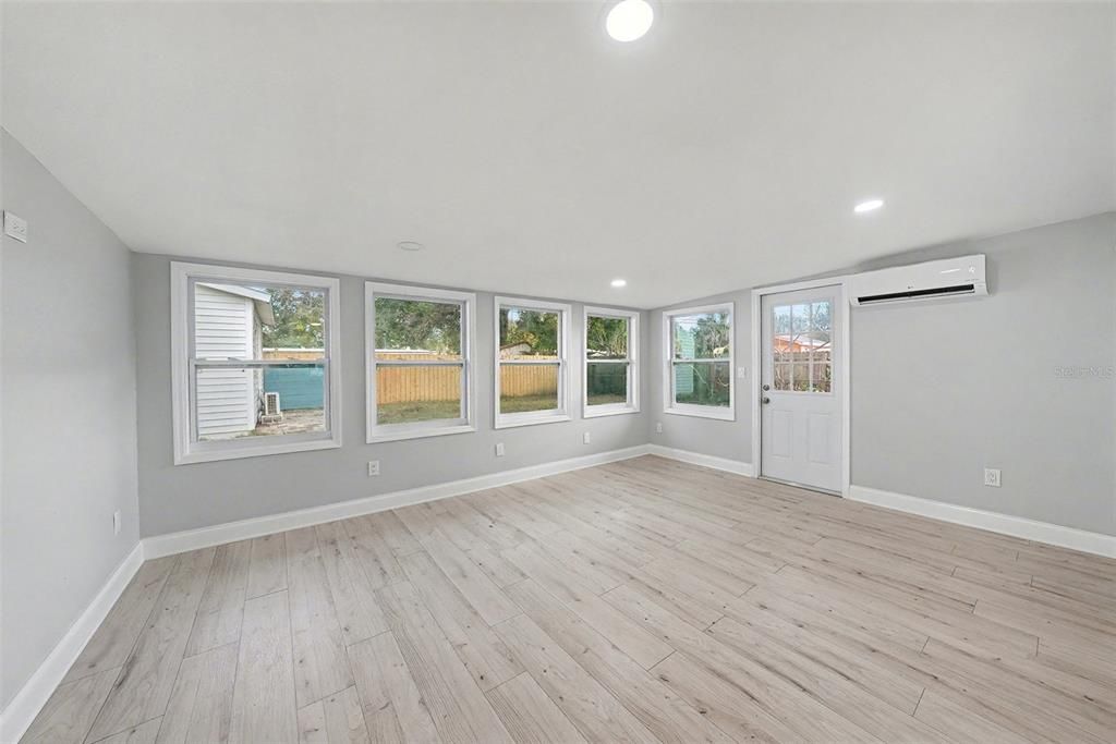 На продажу: $475,000 (4 спален, 2 ванн, 1844 Квадратных фут)