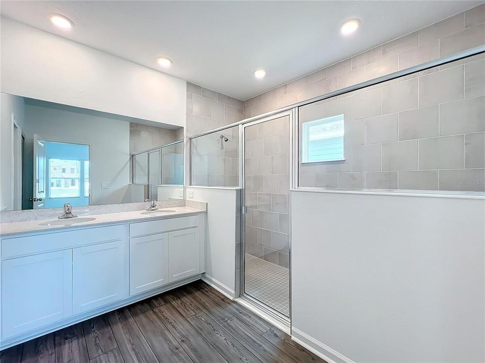 В аренду: $2,500 (4 спален, 2 ванн, 1712 Квадратных фут)