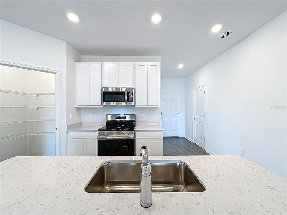 В аренду: $2,500 (4 спален, 2 ванн, 1712 Квадратных фут)