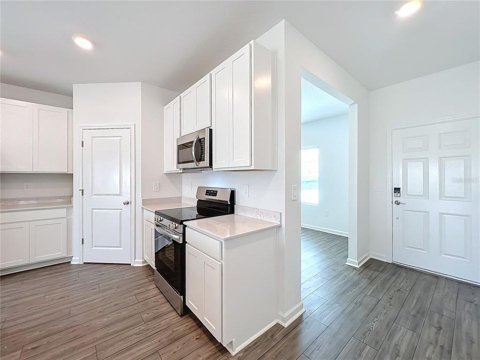 В аренду: $2,500 (4 спален, 2 ванн, 1712 Квадратных фут)