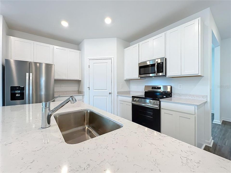 В аренду: $2,500 (4 спален, 2 ванн, 1712 Квадратных фут)