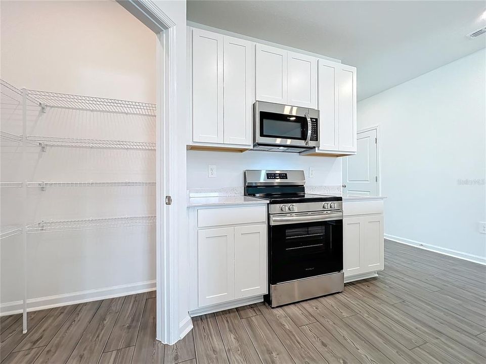 В аренду: $2,500 (4 спален, 2 ванн, 1712 Квадратных фут)