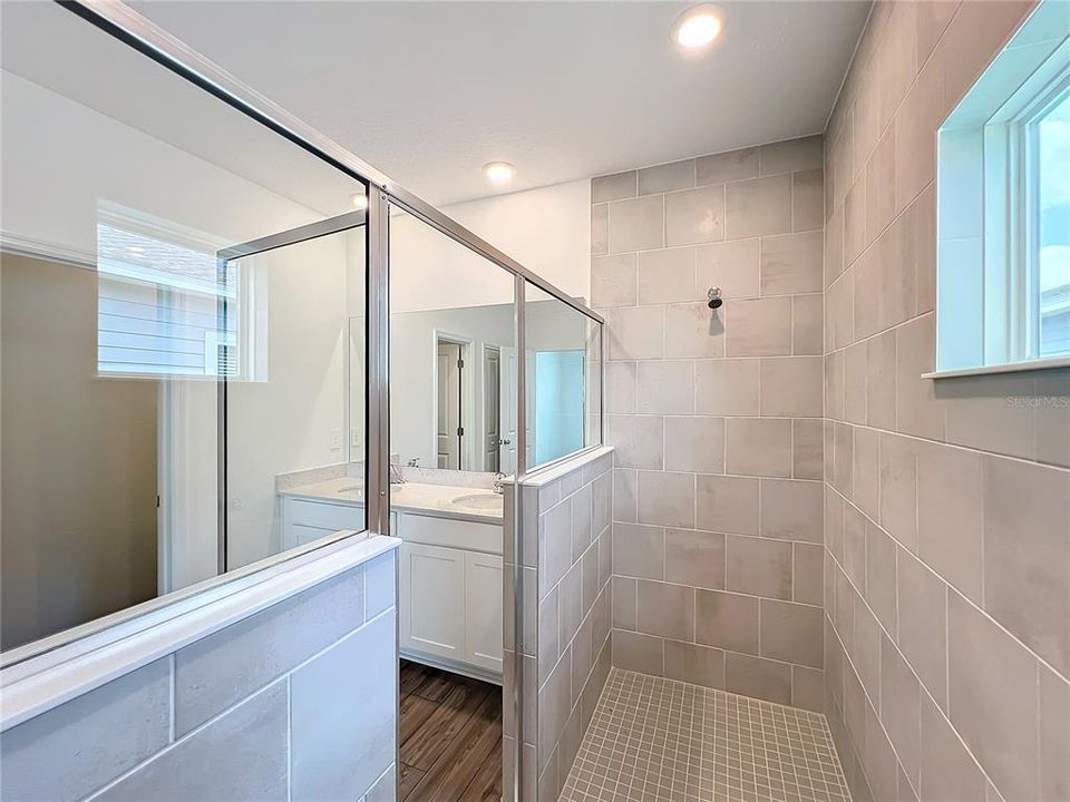 В аренду: $2,500 (4 спален, 2 ванн, 1712 Квадратных фут)