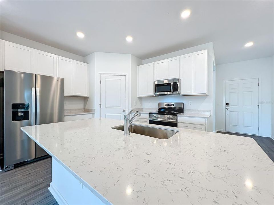 В аренду: $2,500 (4 спален, 2 ванн, 1712 Квадратных фут)