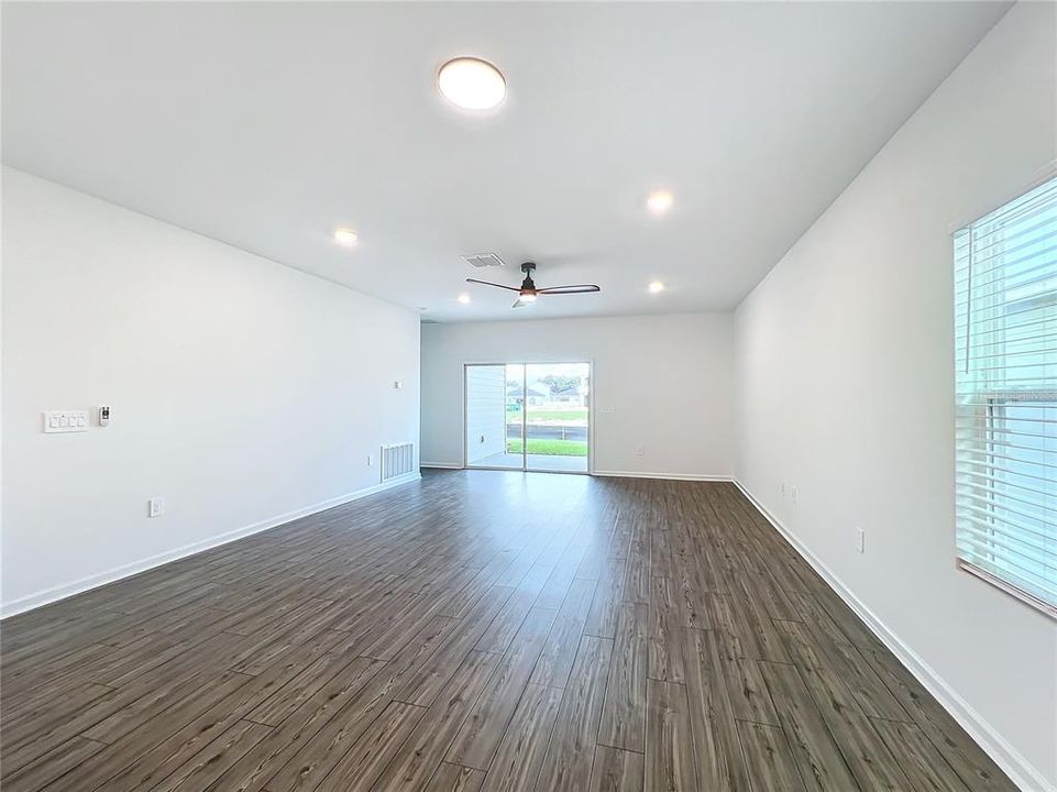 В аренду: $2,500 (4 спален, 2 ванн, 1712 Квадратных фут)