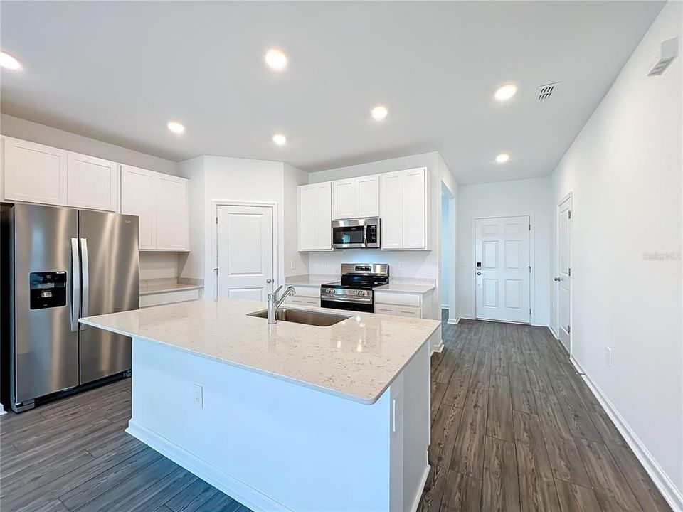 В аренду: $2,500 (4 спален, 2 ванн, 1712 Квадратных фут)