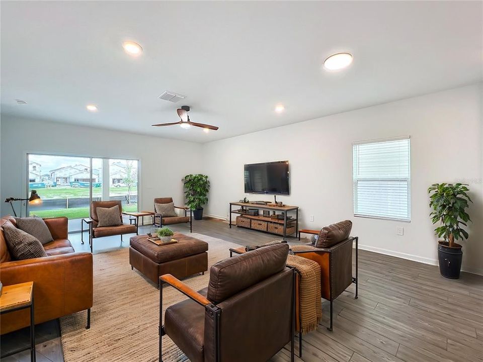 В аренду: $2,500 (4 спален, 2 ванн, 1712 Квадратных фут)