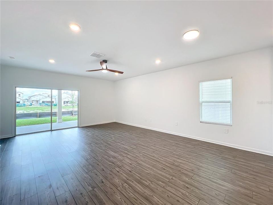 В аренду: $2,500 (4 спален, 2 ванн, 1712 Квадратных фут)