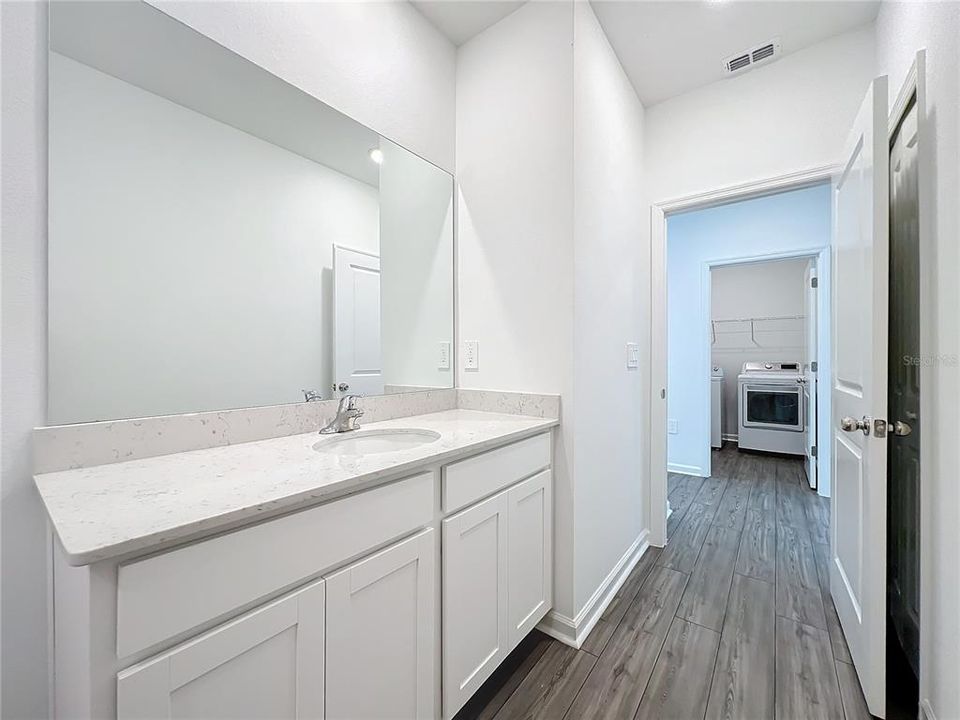 В аренду: $2,500 (4 спален, 2 ванн, 1712 Квадратных фут)