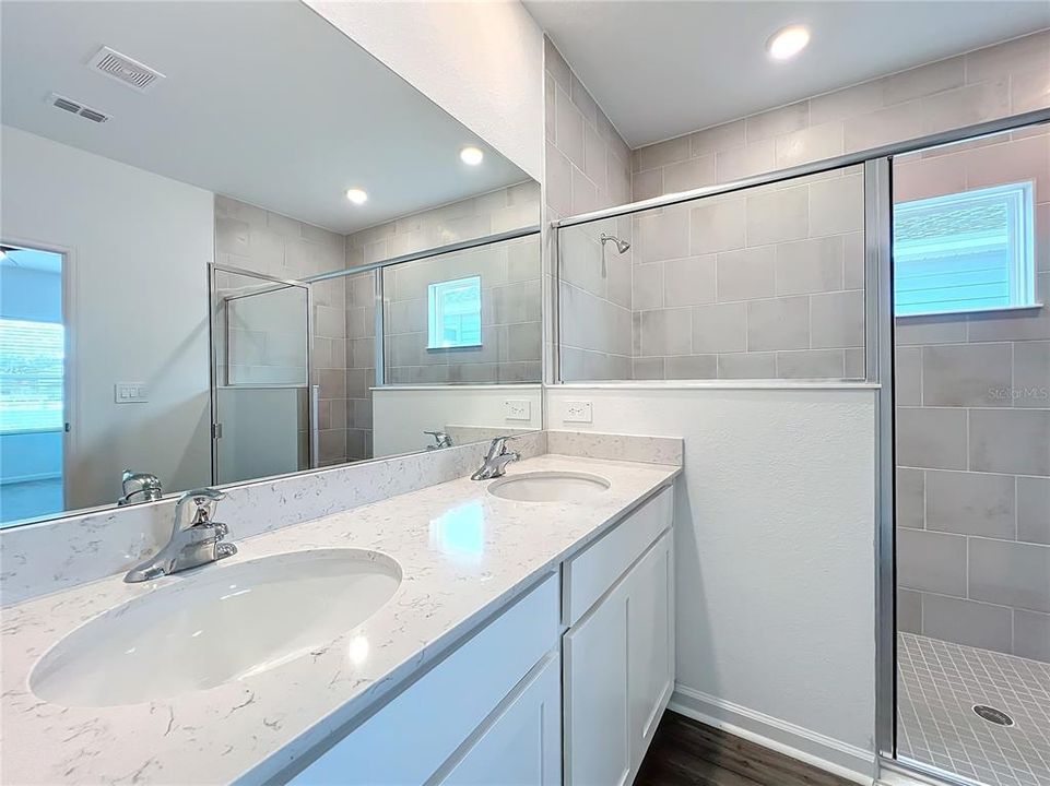 В аренду: $2,500 (4 спален, 2 ванн, 1712 Квадратных фут)