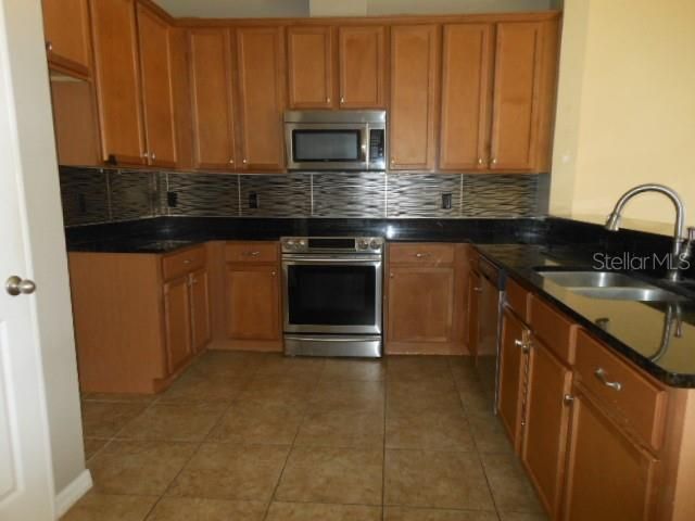 For Sale: $329,900 (3 beds, 2 baths, 1876 Square Feet)