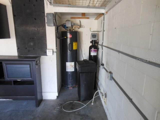 For Sale: $329,900 (3 beds, 2 baths, 1876 Square Feet)