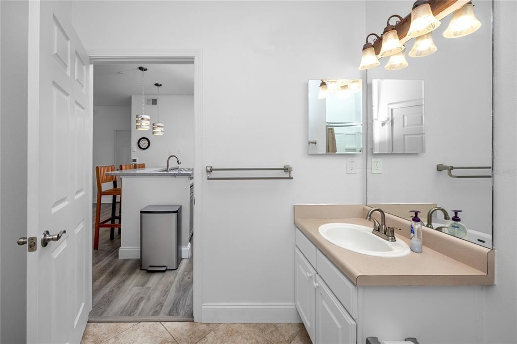 En Venta: $315,000 (2 camas, 2 baños, 925 Pies cuadrados)