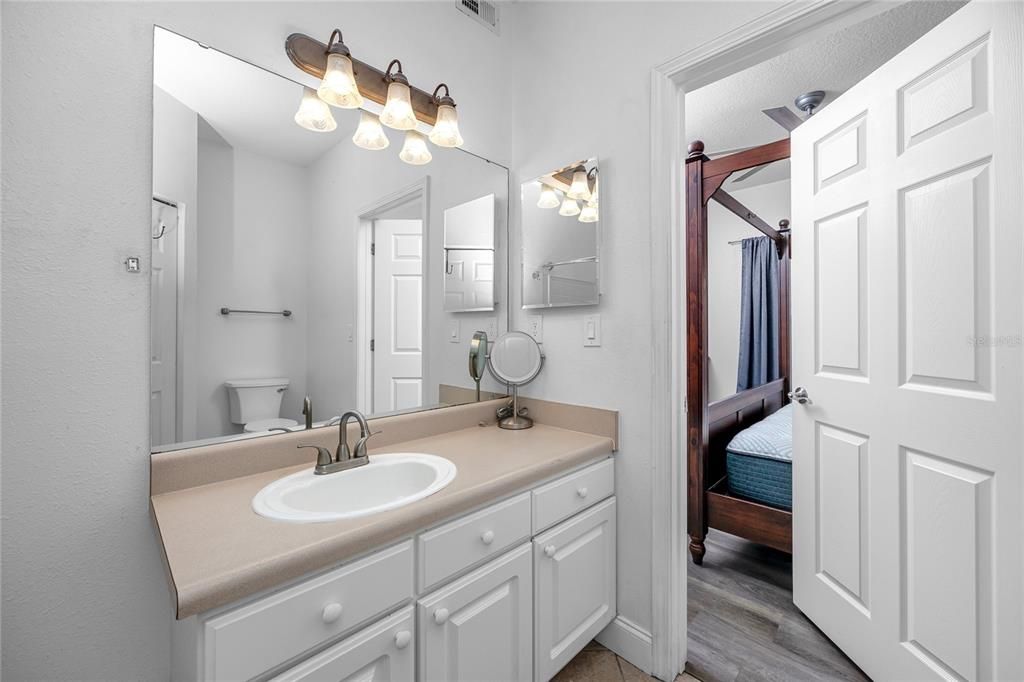 En Venta: $315,000 (2 camas, 2 baños, 925 Pies cuadrados)