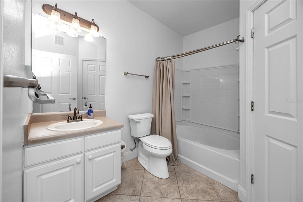 En Venta: $315,000 (2 camas, 2 baños, 925 Pies cuadrados)