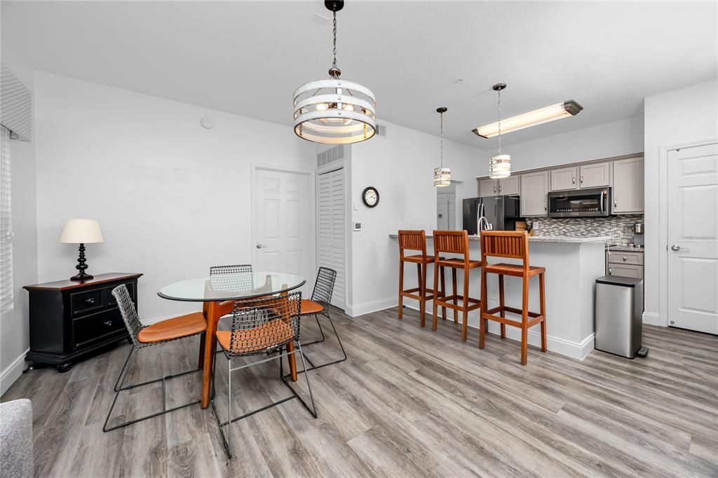 En Venta: $315,000 (2 camas, 2 baños, 925 Pies cuadrados)