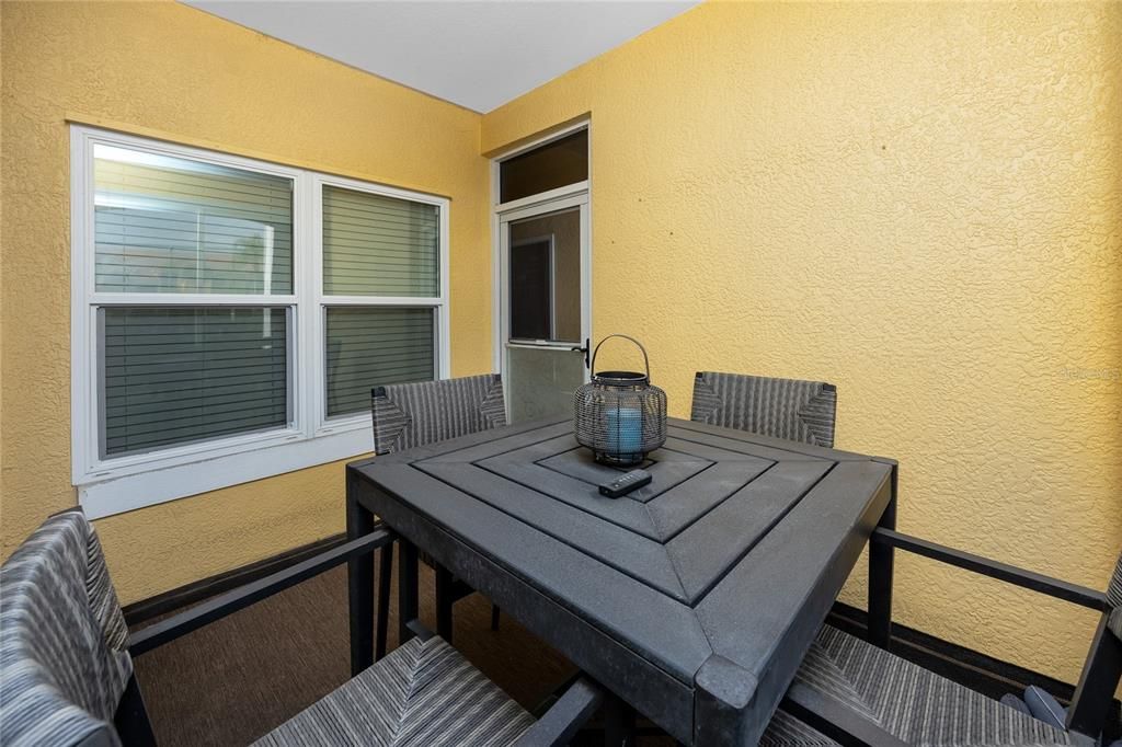 En Venta: $315,000 (2 camas, 2 baños, 925 Pies cuadrados)