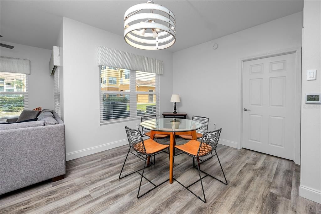 En Venta: $315,000 (2 camas, 2 baños, 925 Pies cuadrados)