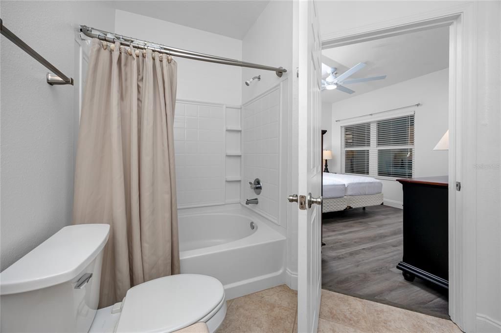 En Venta: $315,000 (2 camas, 2 baños, 925 Pies cuadrados)