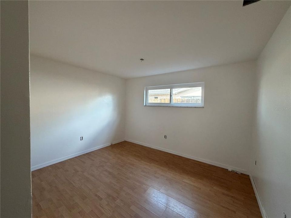 На продажу: $434,999 (4 спален, 2 ванн, 1913 Квадратных фут)