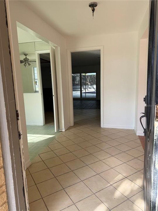 На продажу: $434,999 (4 спален, 2 ванн, 1913 Квадратных фут)