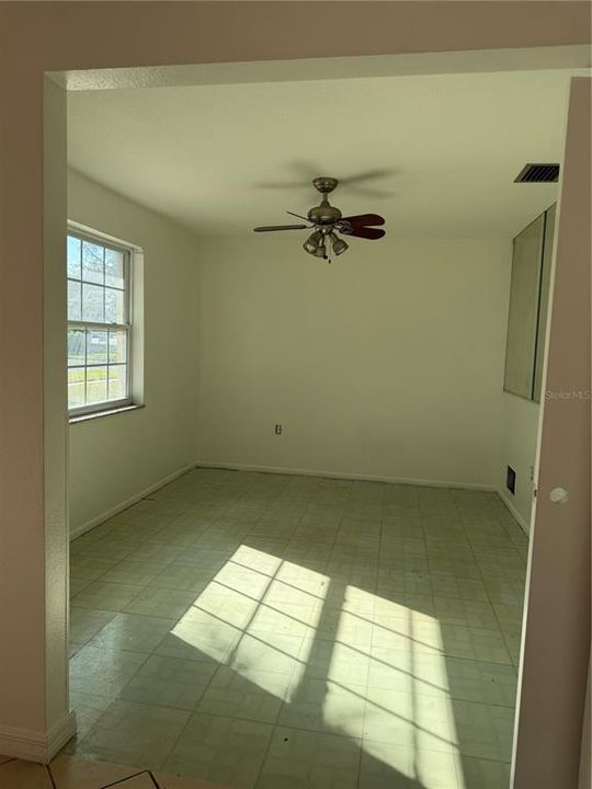 На продажу: $434,999 (4 спален, 2 ванн, 1913 Квадратных фут)