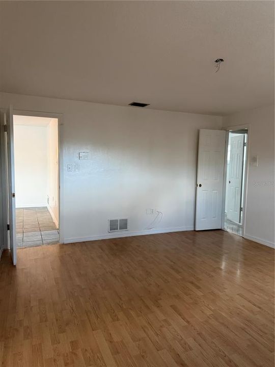 На продажу: $434,999 (4 спален, 2 ванн, 1913 Квадратных фут)